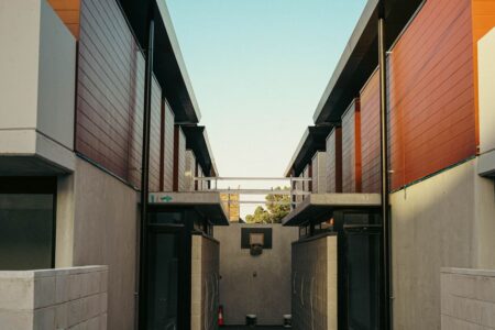 В районе Большой Виктории строят более 400 доступных жилых домов