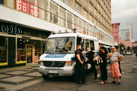 Двое подростков задержаны по подозрению в ограблении магазина в Реджайне